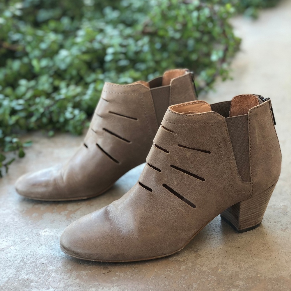 Aquatalia Freida Tan Leather Laser Cut Ankle Boots - Picture 3 of 5